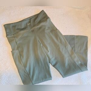 Zuda Olive Green Capri Leggings Size Small Cropped Athletic Activewear